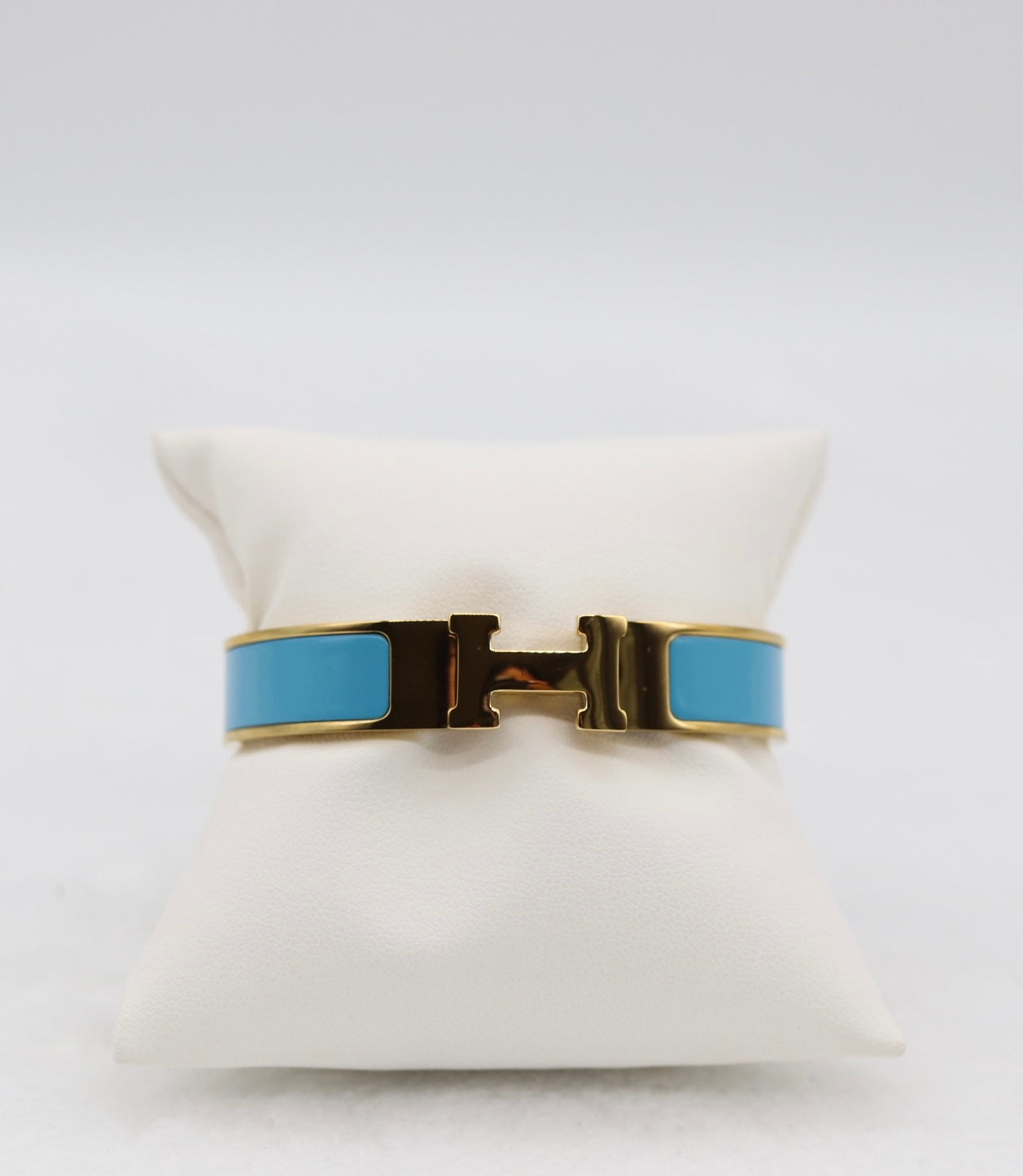 Elegant Light Blue Enamel “H” Bracelet – Gold Tone
