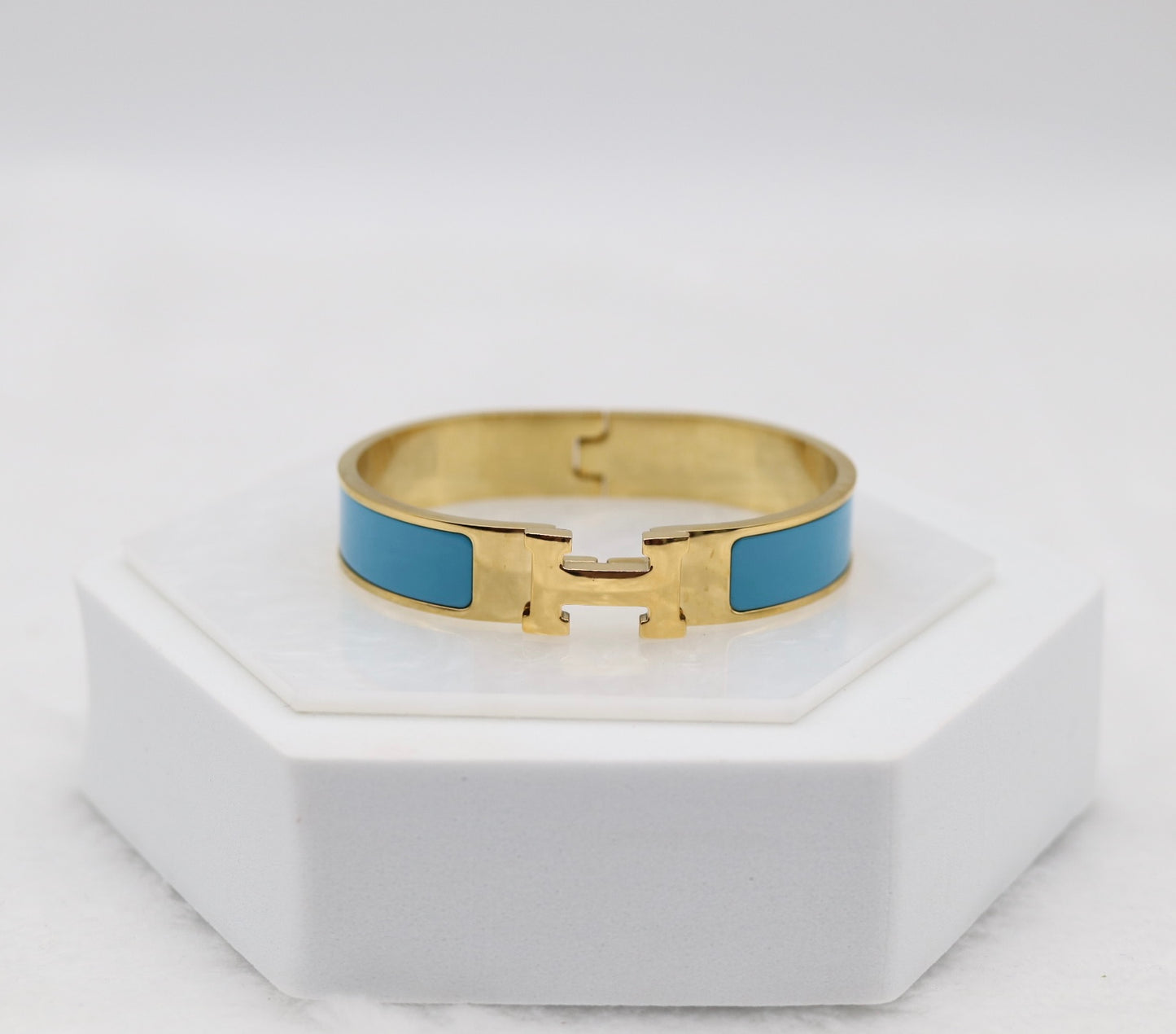 Elegant Light Blue Enamel “H” Bracelet – Gold Tone
