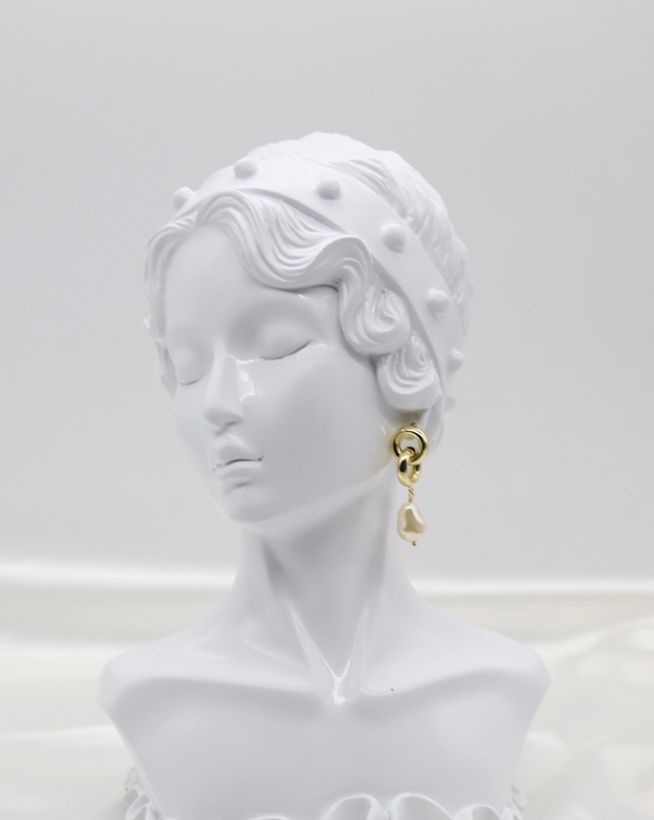 Dangling Costume Pearl Earrings