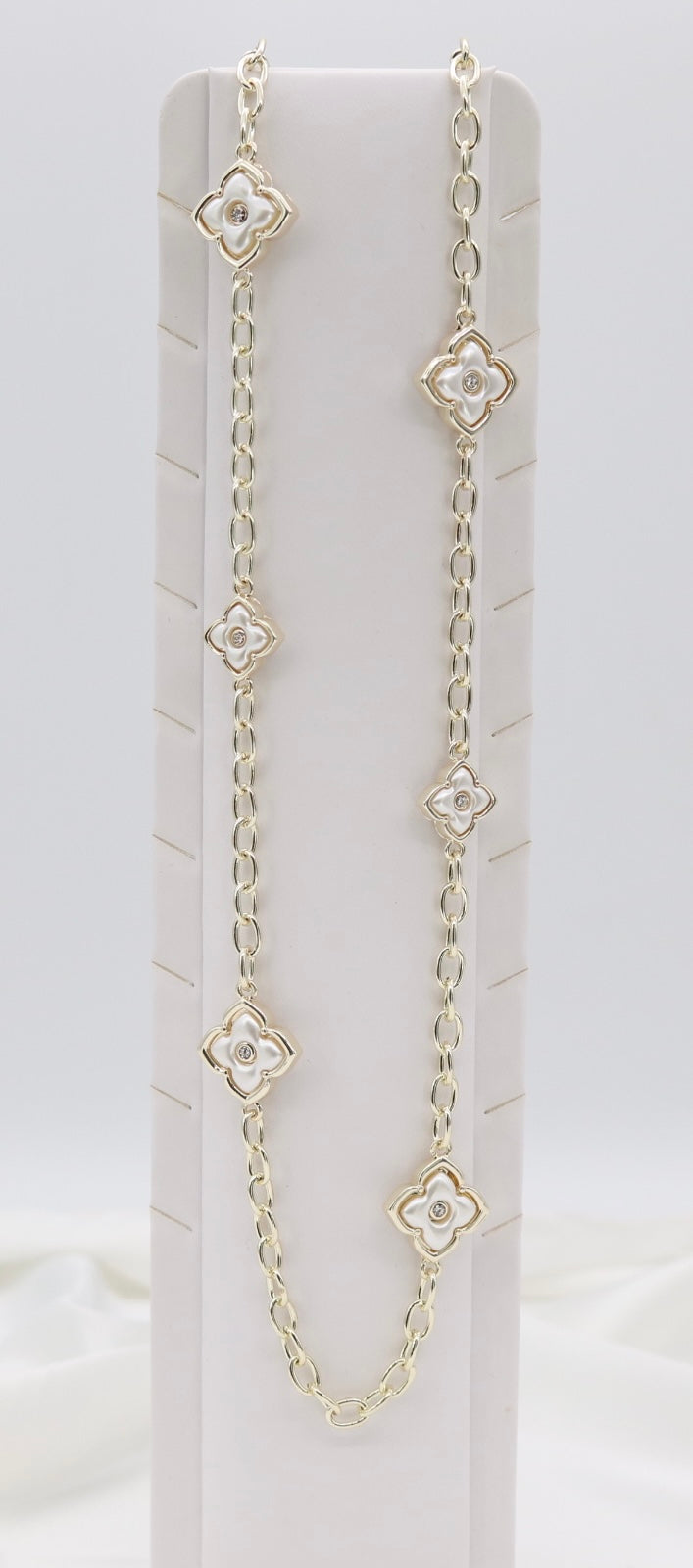 Mother-of-Pearl Clover Station Necklace – Gold Floral Chain