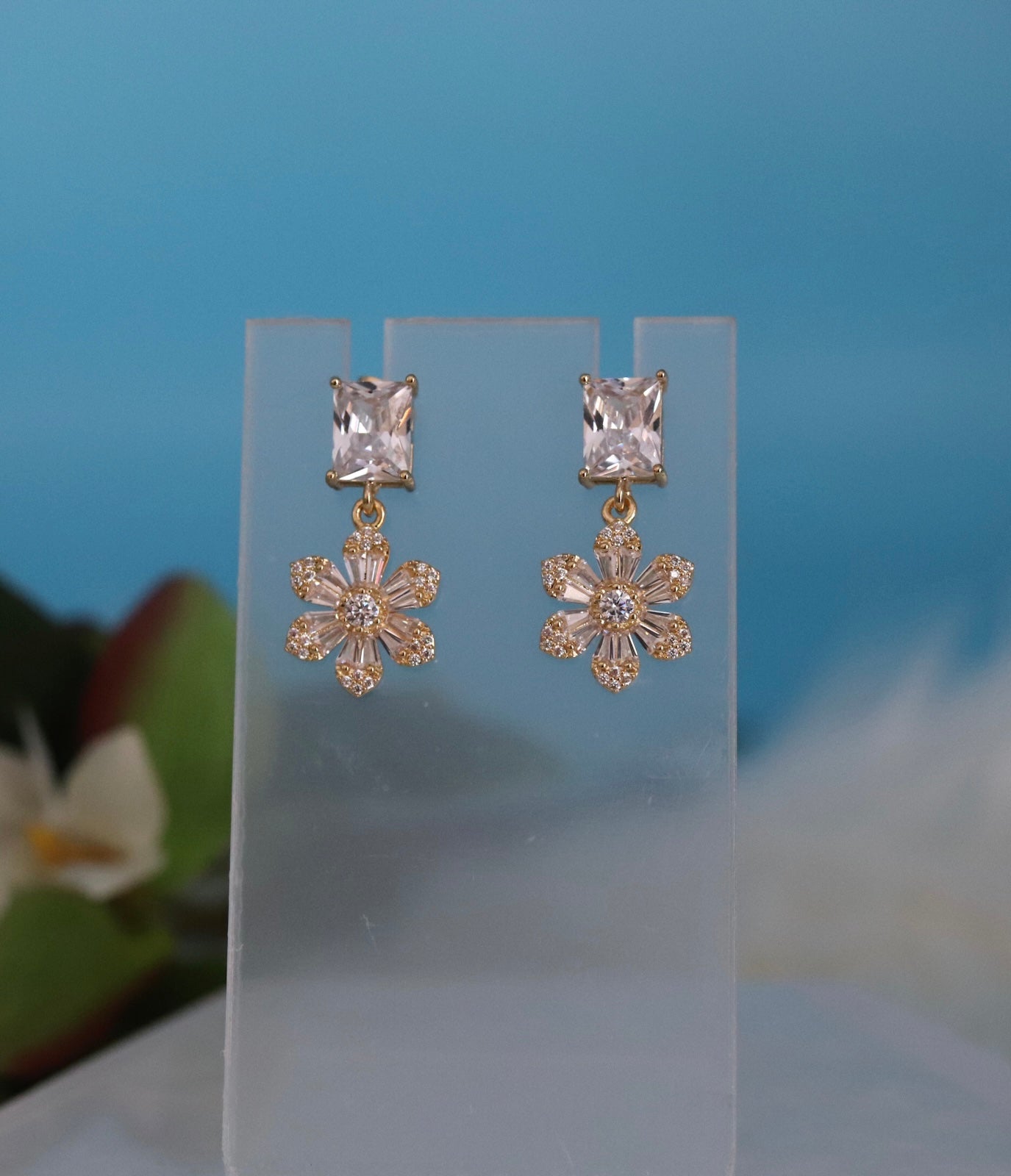 Exquisite Clear CZ With Fancy Cut Flower Fashion Earrings