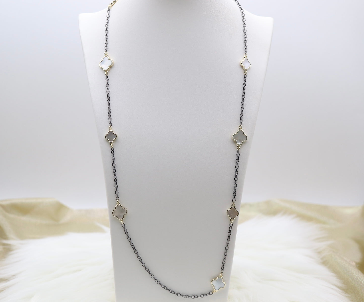 Mother of Pearl Clover Black Necklace