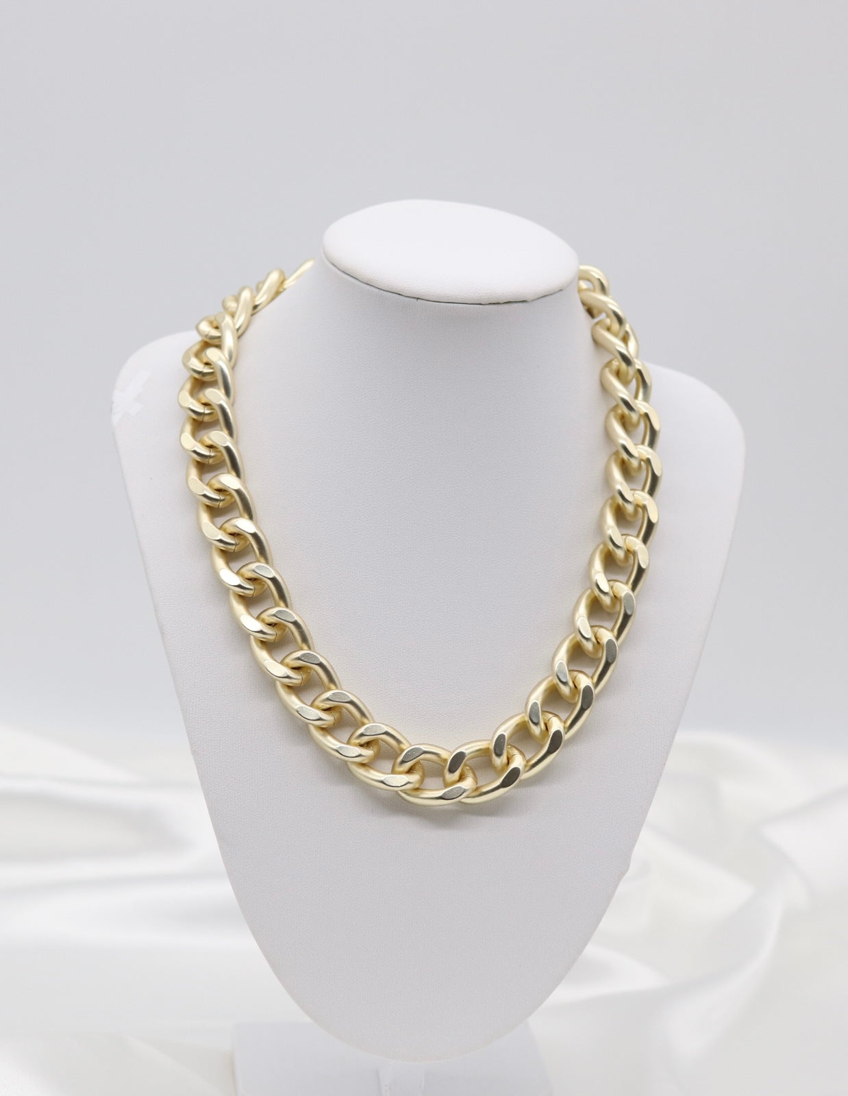 16 inch - Gold Chunky Matted Chain Necklace