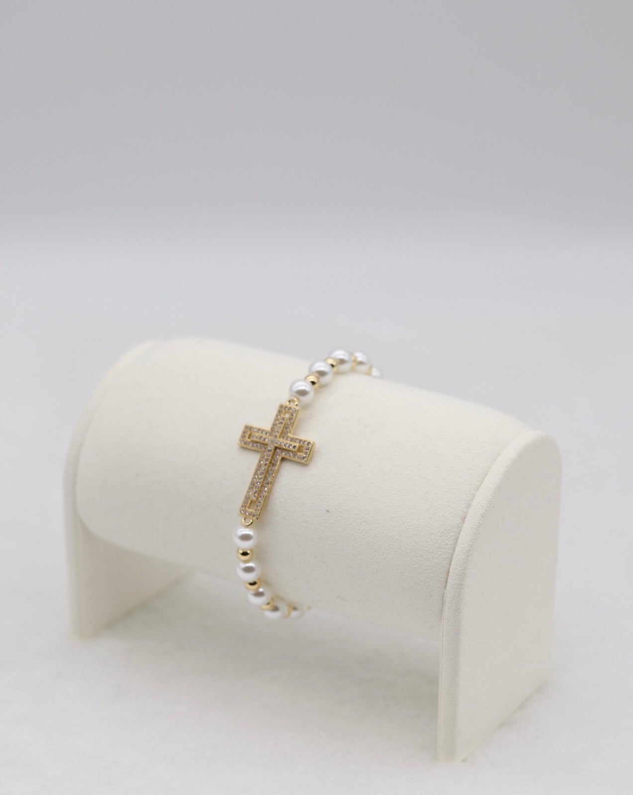Gold Cross & Pearl Beaded Bracelet – Faith & Elegance