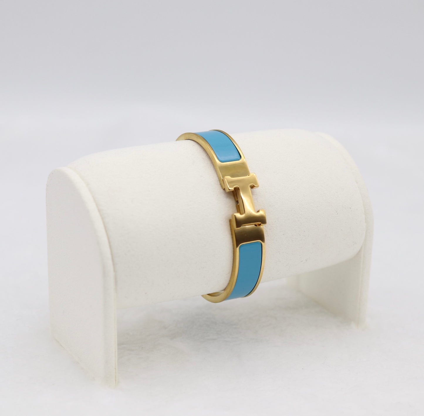 Elegant Light Blue Enamel “H” Bracelet – Gold Tone
