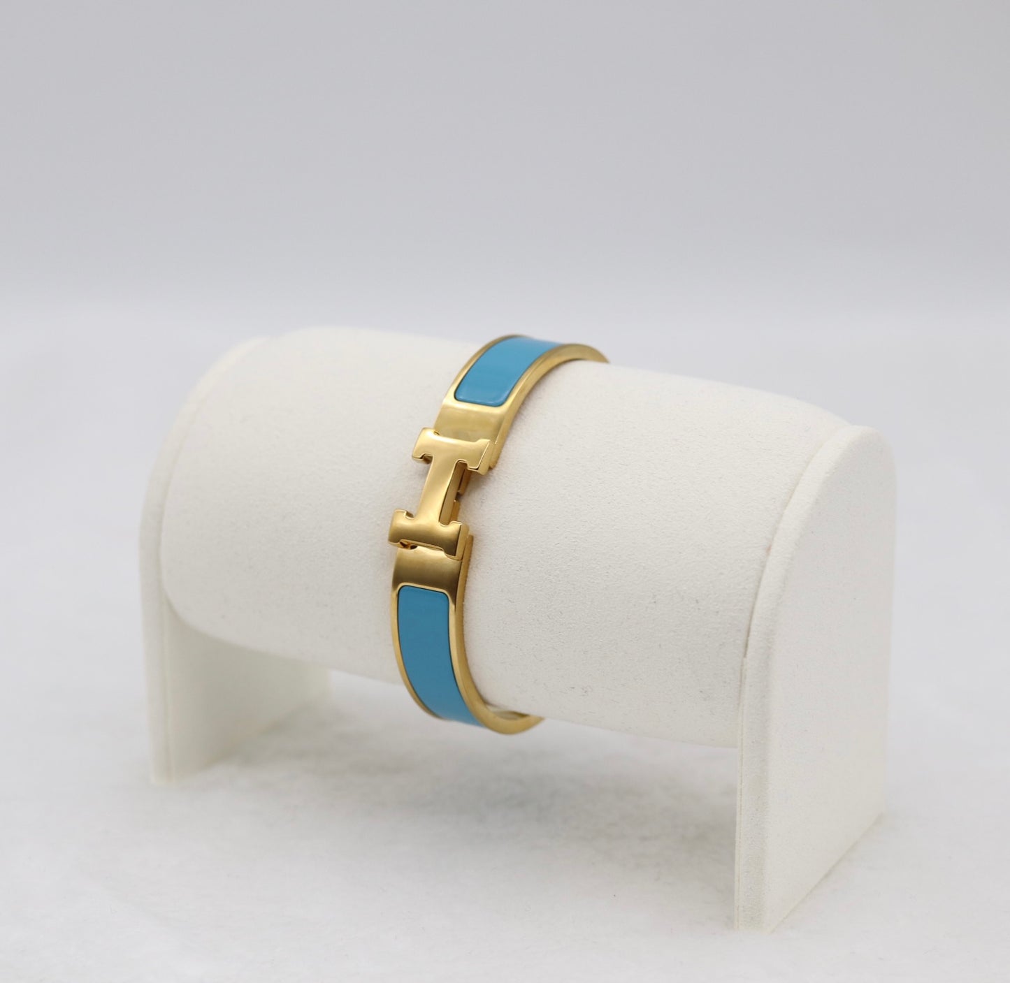 Elegant Light Blue Enamel “H” Bracelet – Gold Tone