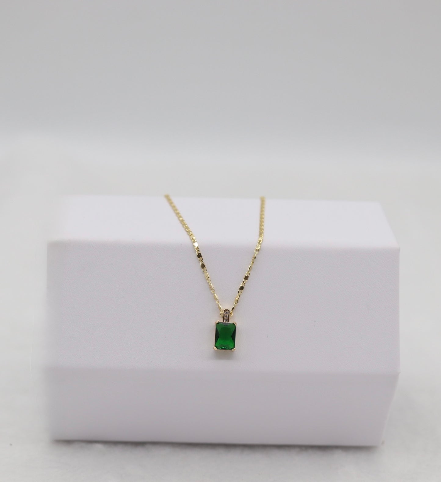Elegant Gold Chain with Emerald Green Pendant