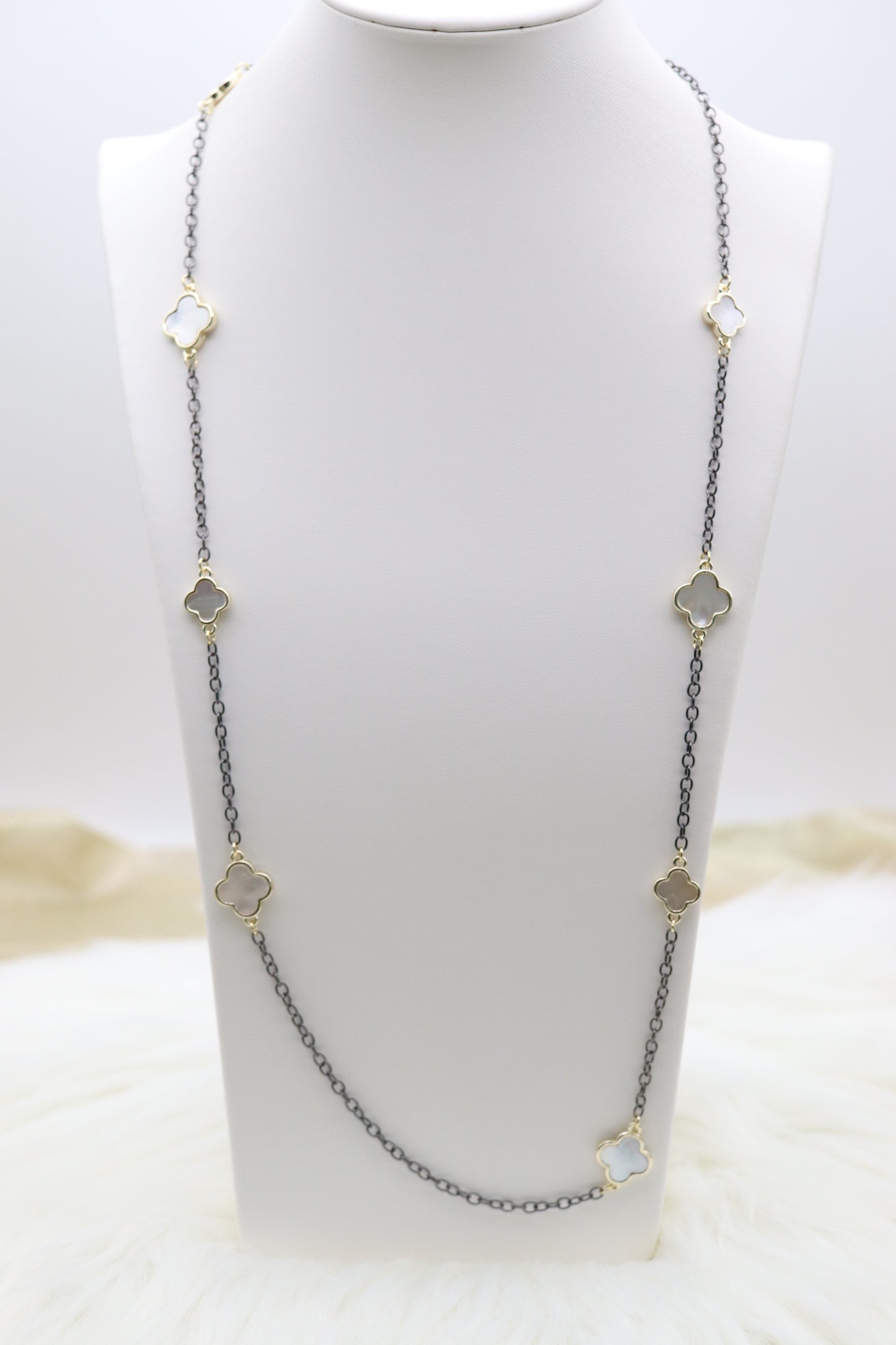 Mother of Pearl Clover Black Necklace