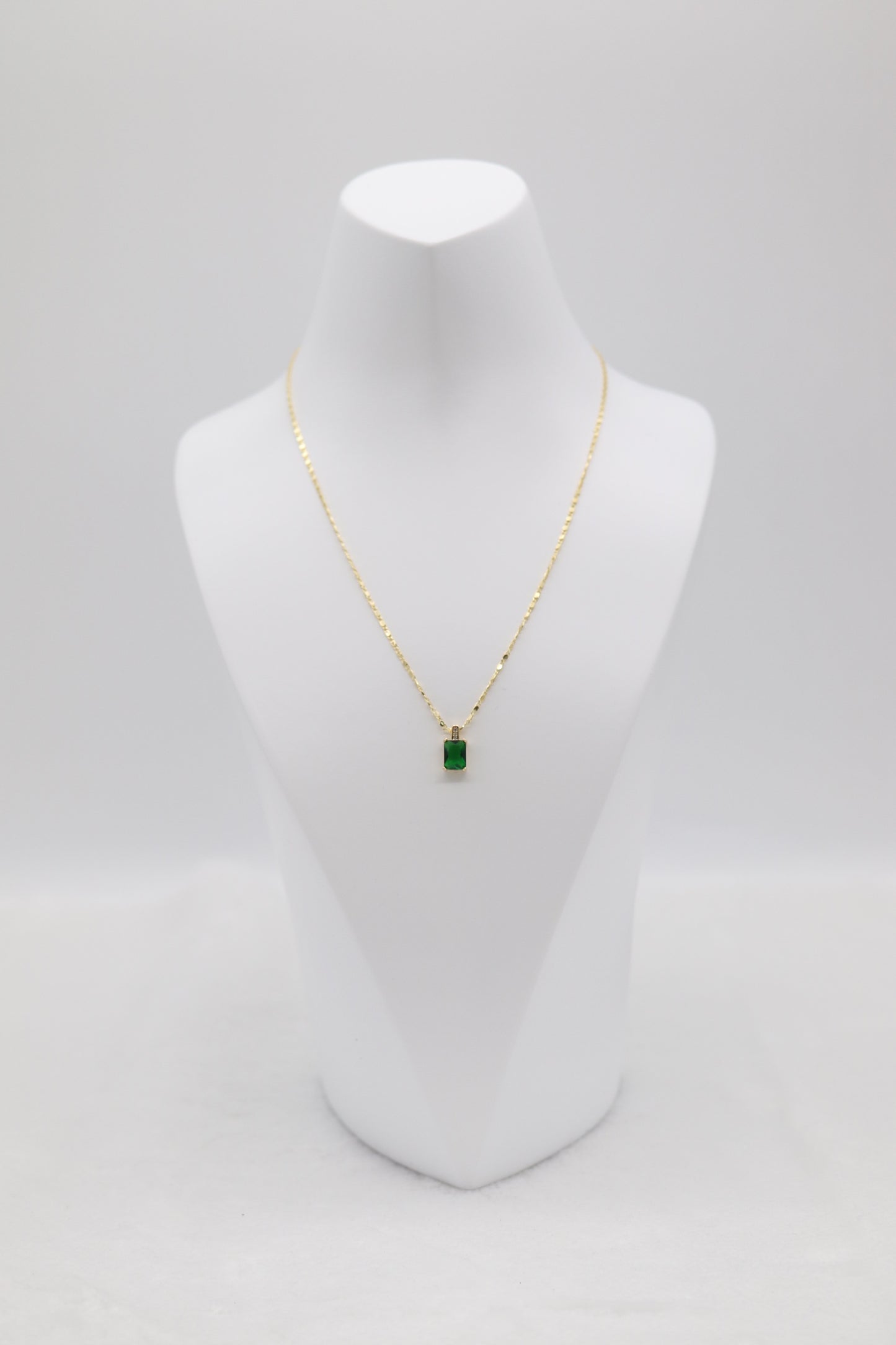 Elegant Gold Chain with Emerald Green Pendant
