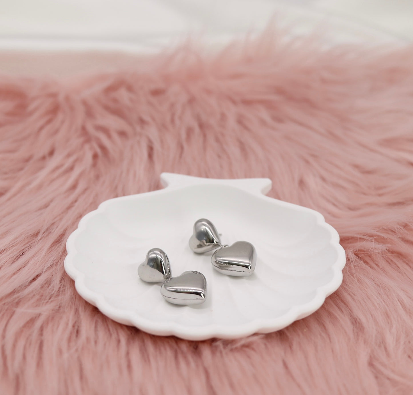 Dangling Silver Hearts Earrings