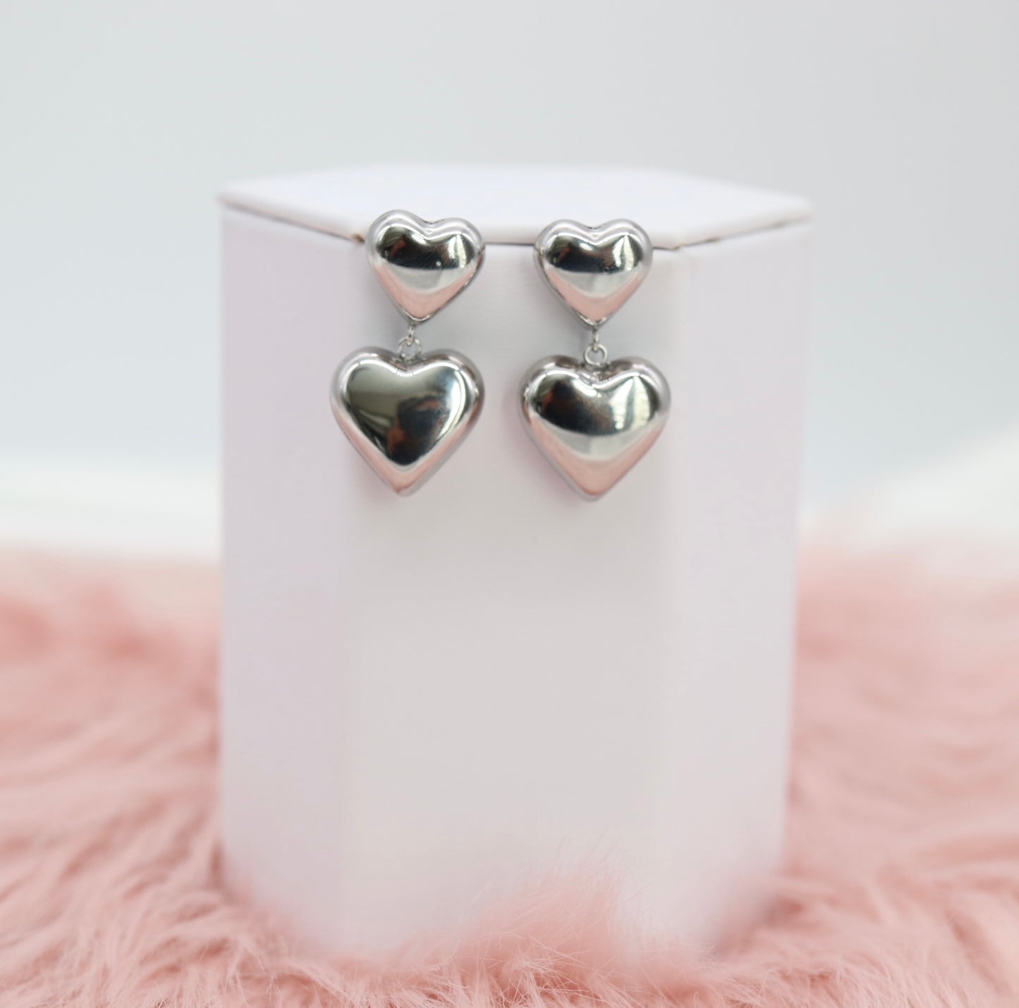 Dangling Silver Hearts Earrings