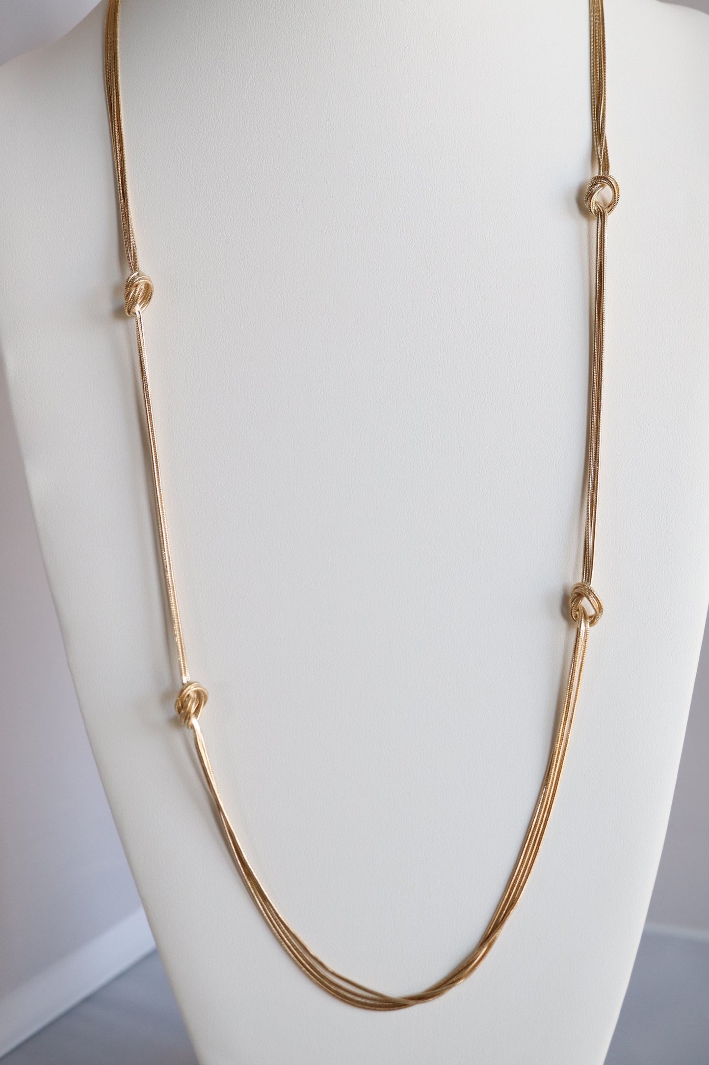 Gold Elegant Necklace with Staggered Knots