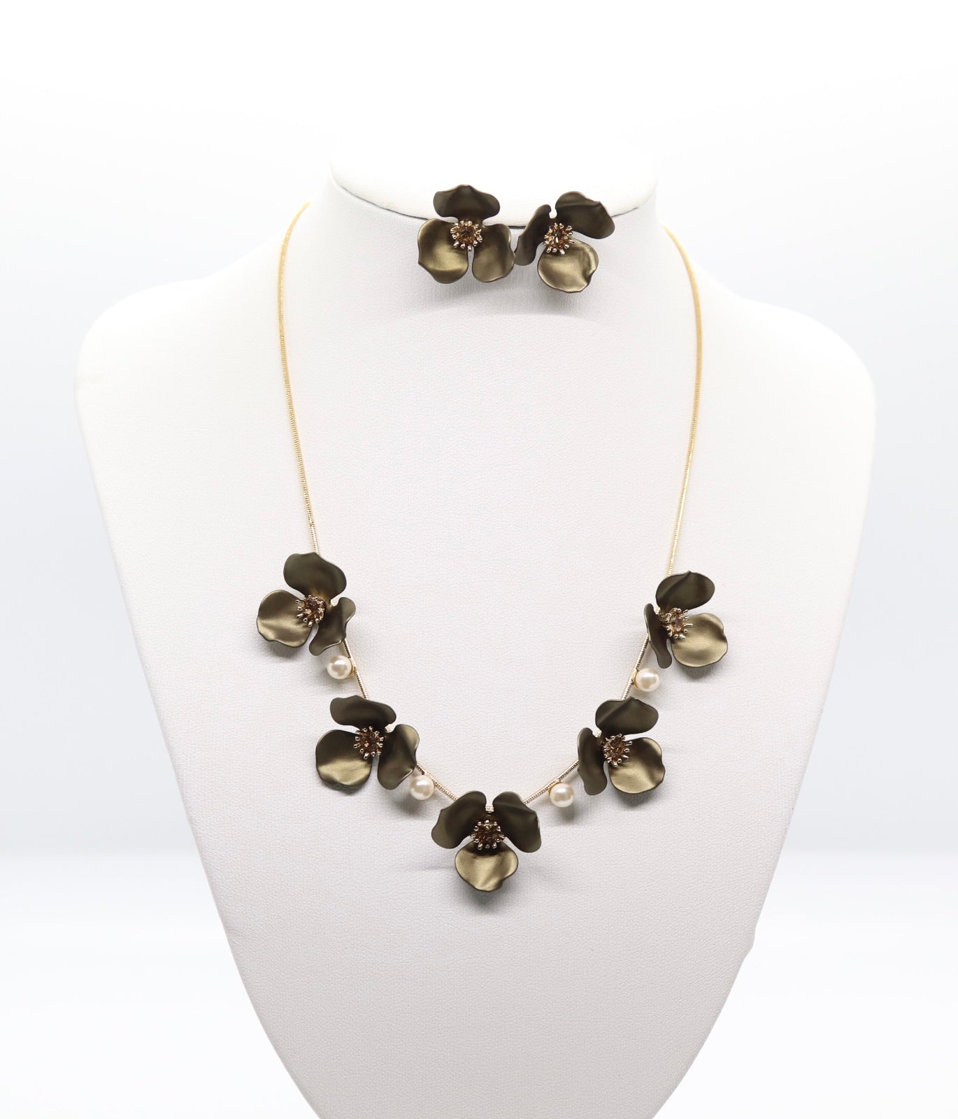 Beautiful Bronze Tri Leaf w/Pearl Flower Set
