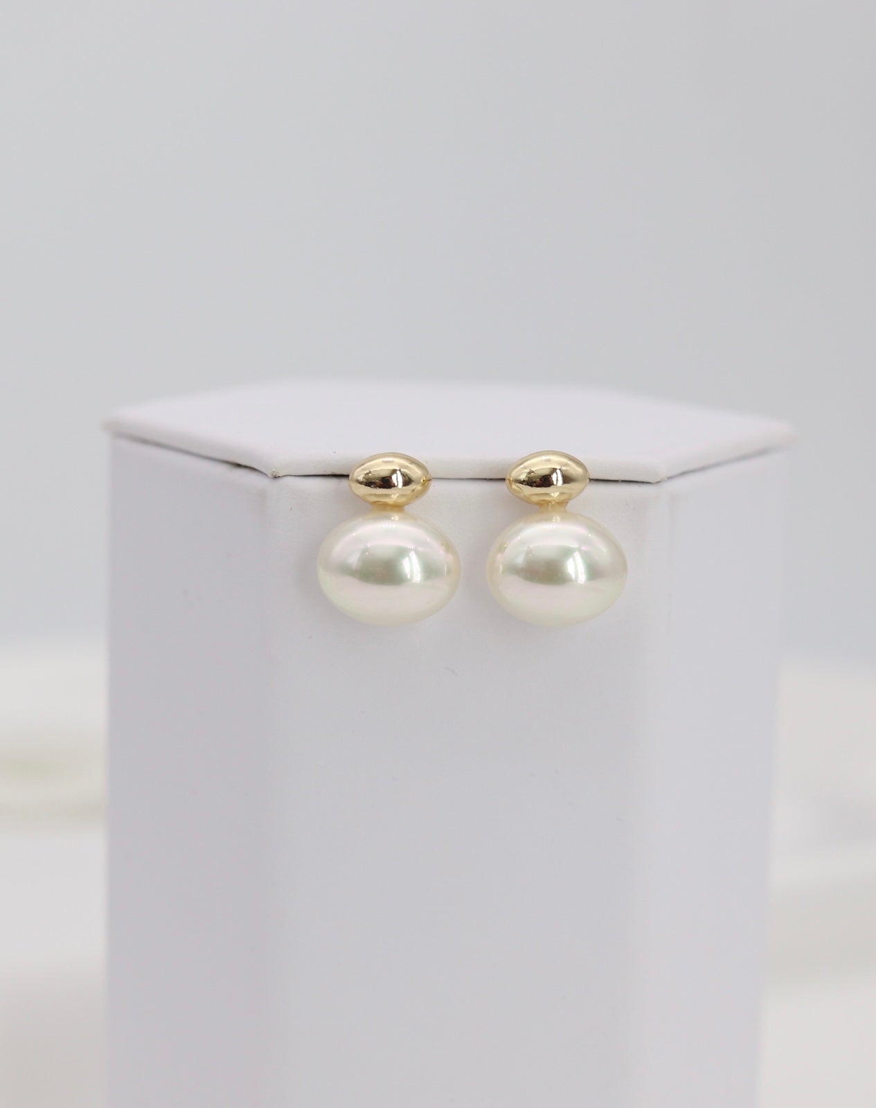 Classic Pearl & Gold Stud Earrings – Minimal Luxe Pearl Drops