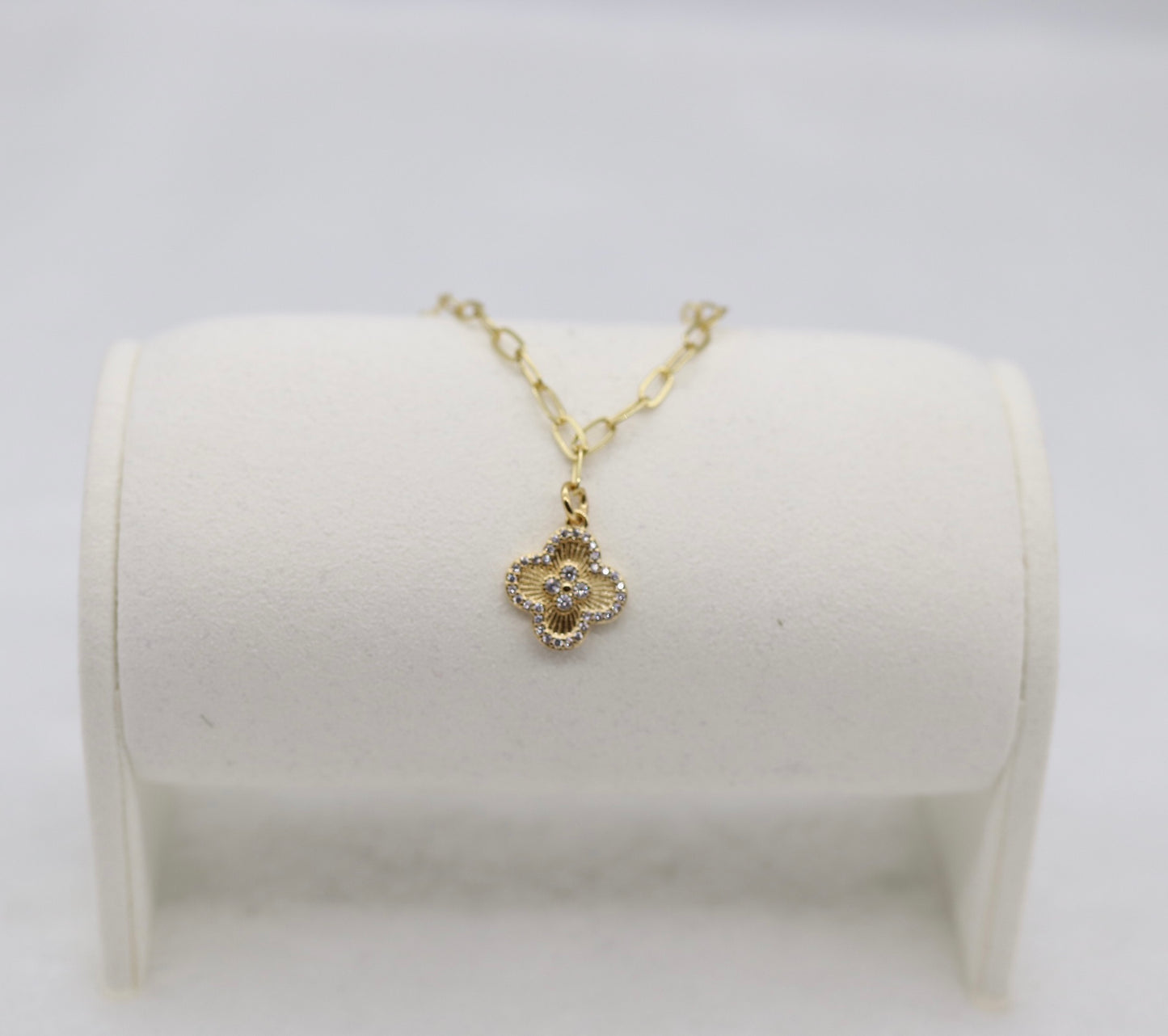 Gold Clover Pendant Necklace – Dainty Linked Chain with Sparkling Accent Charm
