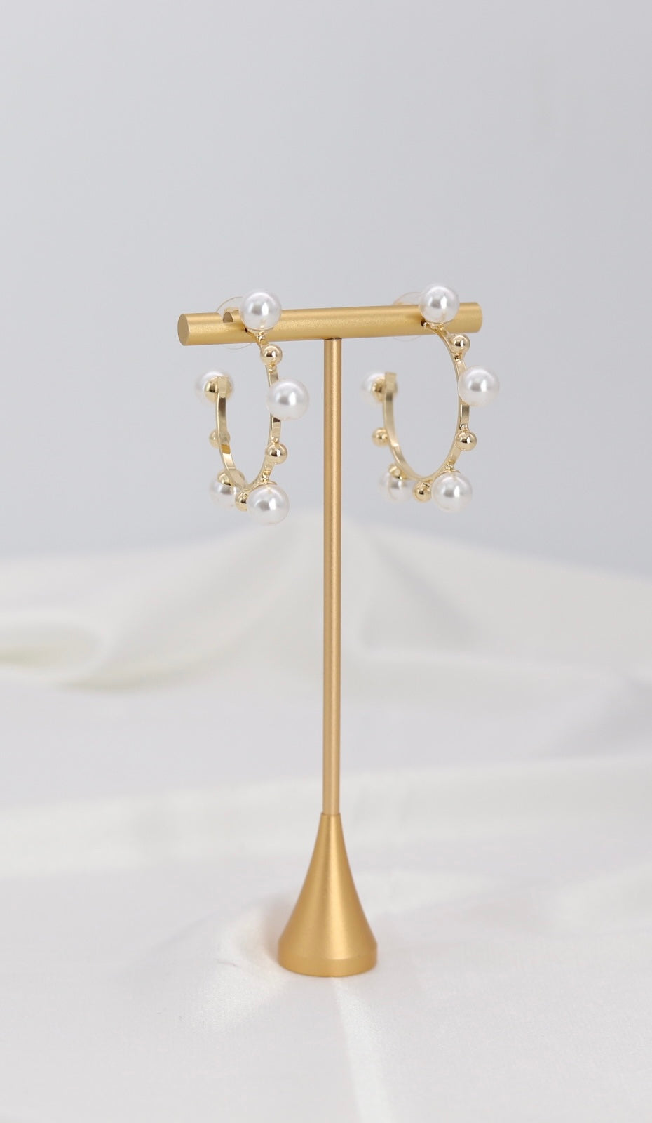 Pearl Accent Gold Hoop Earrings – Classic Mini Hoop Design