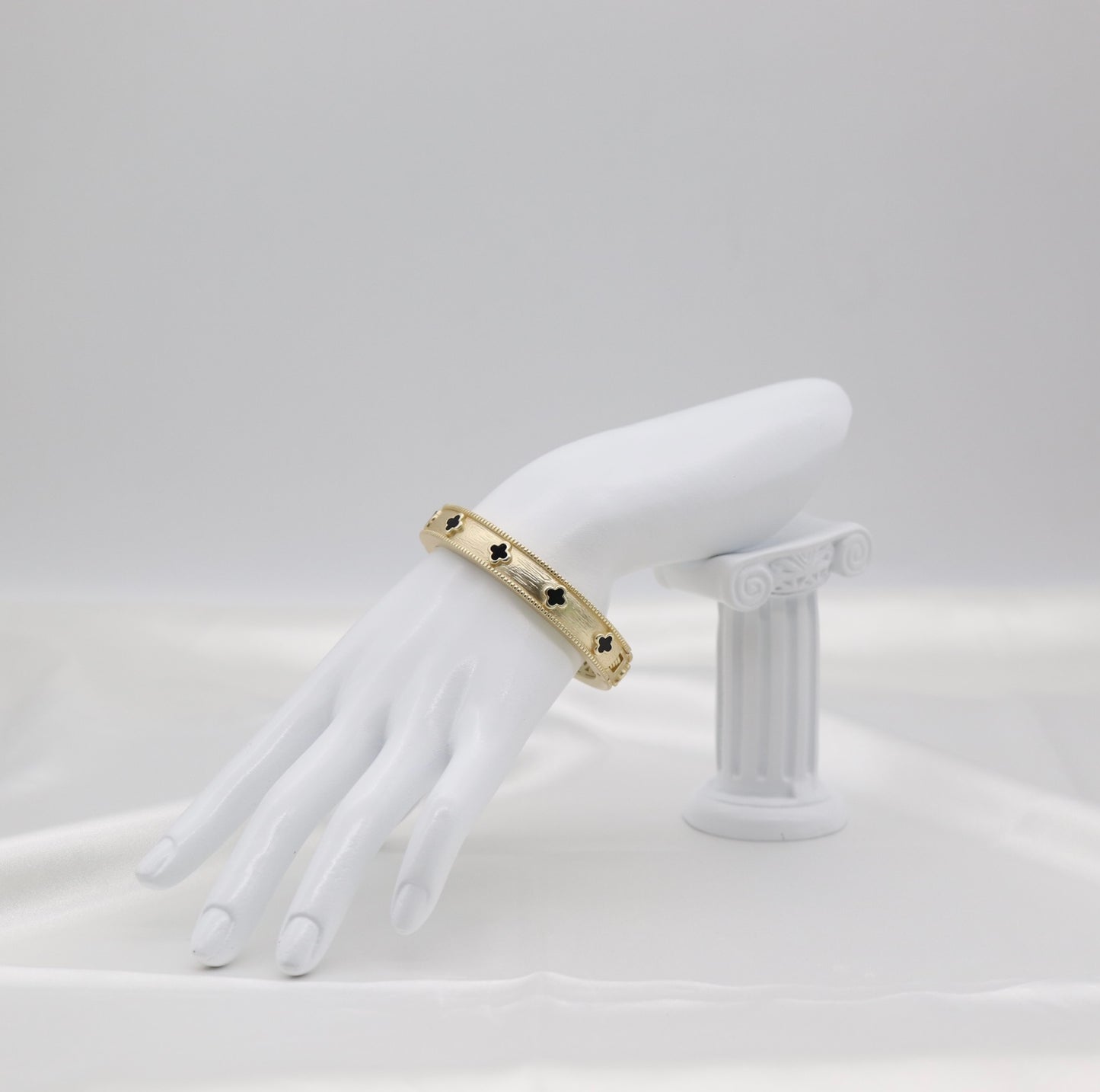 Matte Clover Bangle