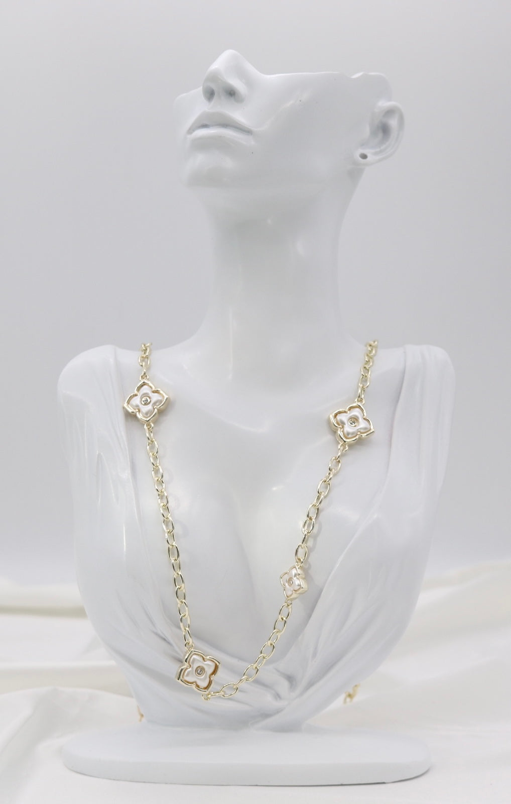 Mother-of-Pearl Clover Station Necklace – Gold Floral Chain