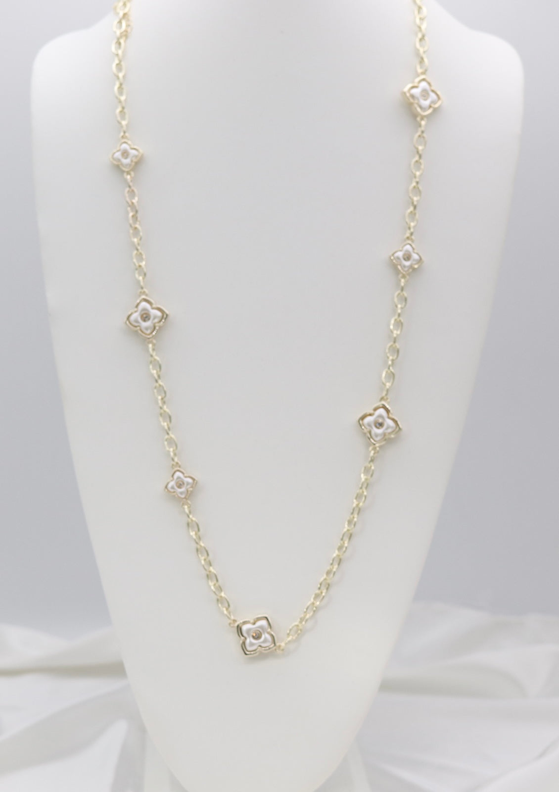 Mother-of-Pearl Clover Station Necklace – Gold Floral Chain