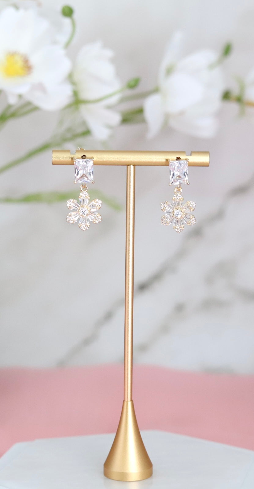 Exquisite Clear CZ With Fancy Cut Flower Fashion Earrings