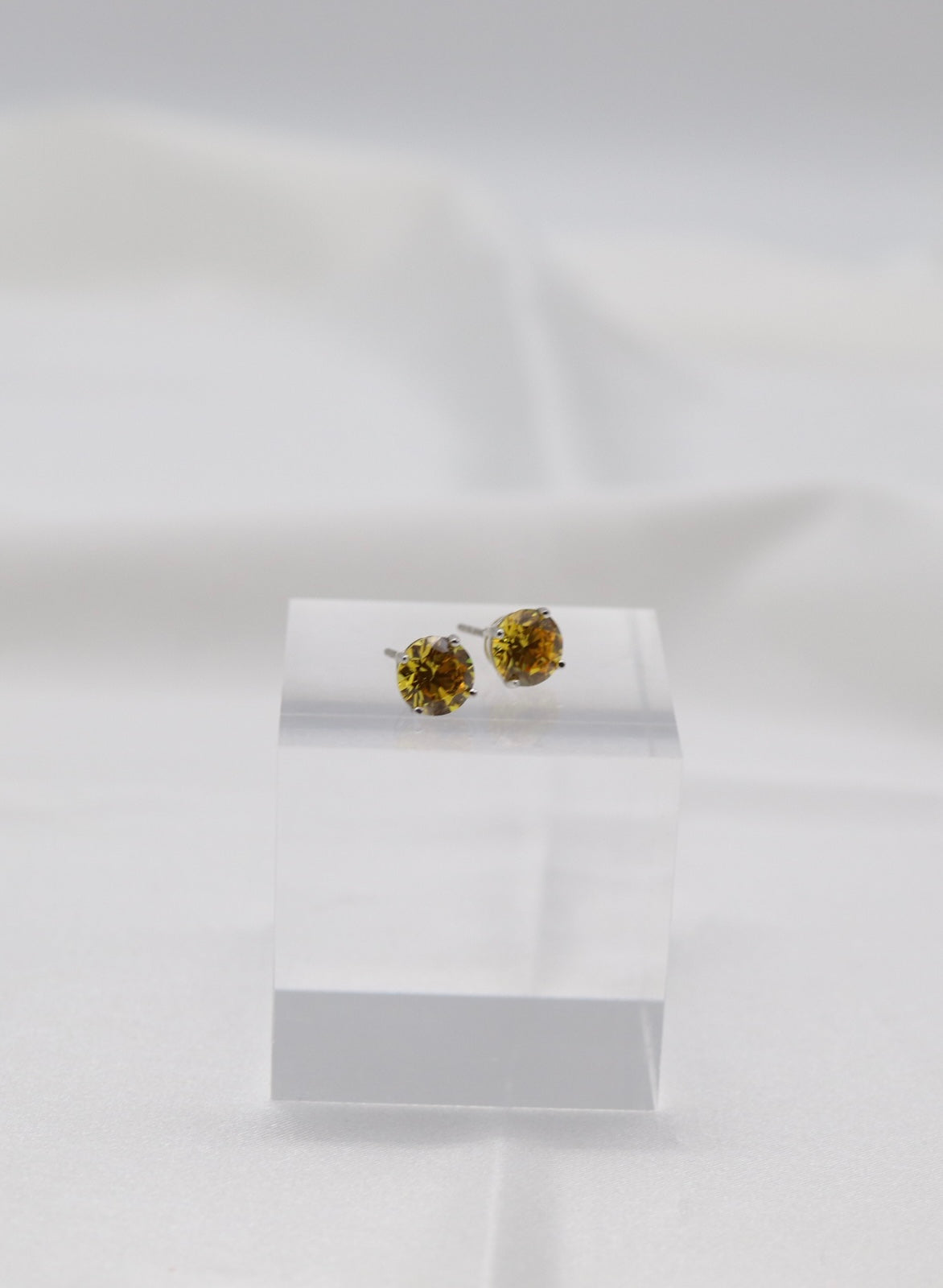 Golden Yellow Crystal Stud Earrings – Classic Round Solitaire Studs