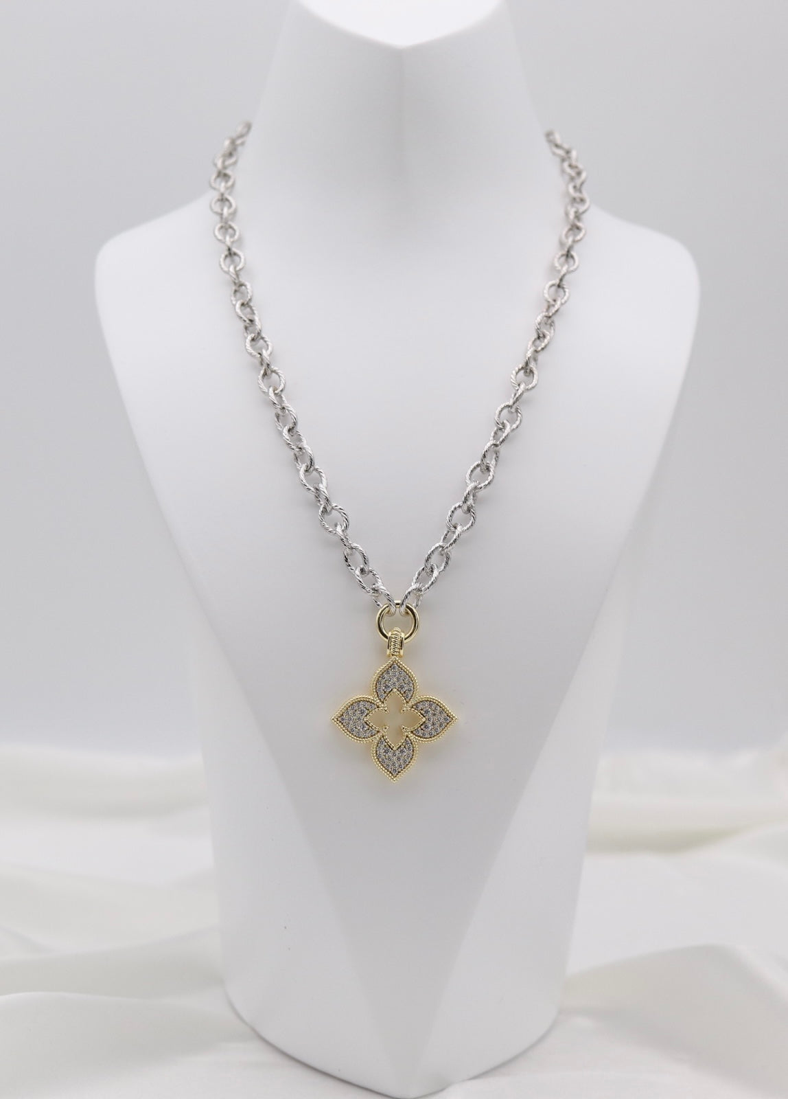 Two-Tone Clover Filigree Pendant Necklace – Silver Chain with Gold Detail