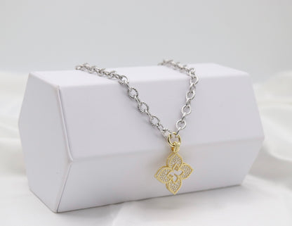 Two-Tone Clover Filigree Pendant Necklace – Silver Chain with Gold Detail