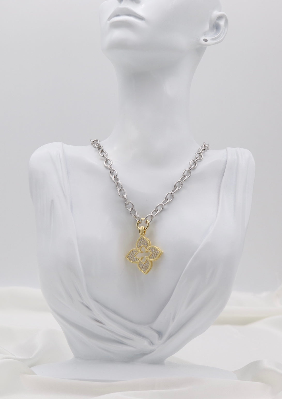 Two-Tone Clover Filigree Pendant Necklace – Silver Chain with Gold Detail
