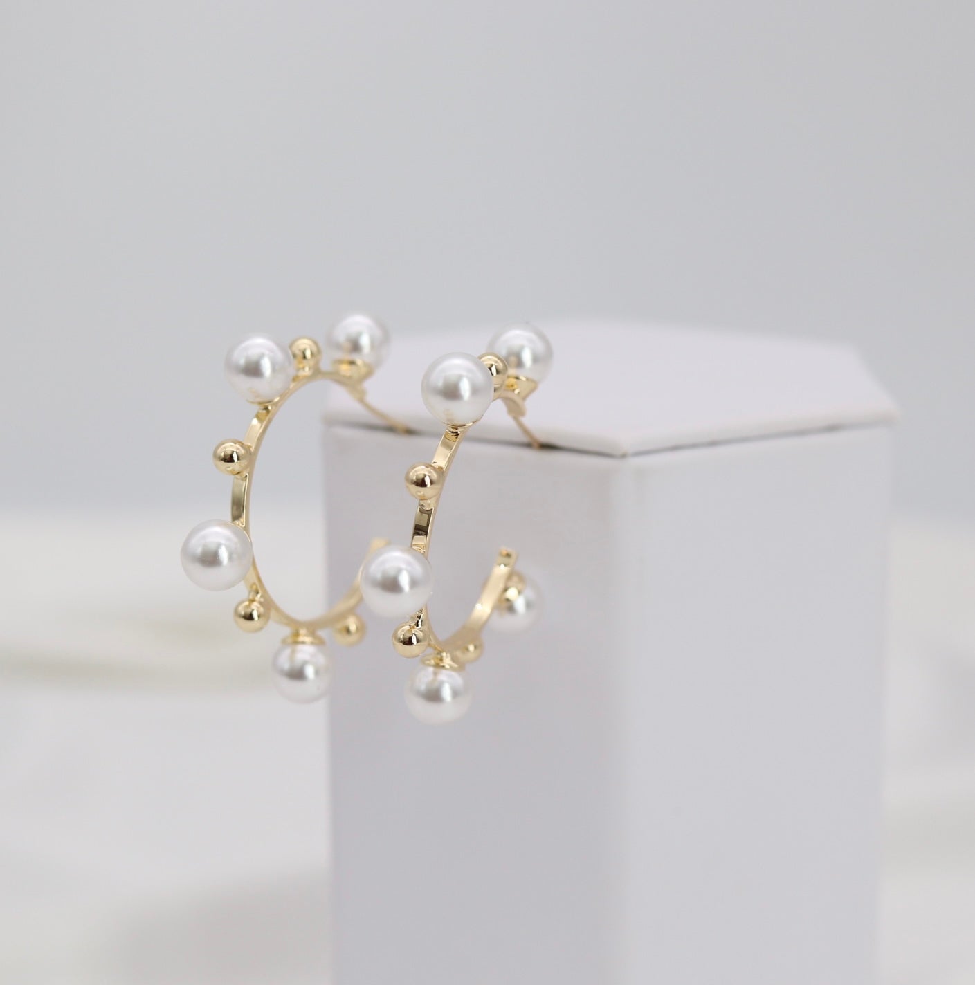Pearl Accent Gold Hoop Earrings – Classic Mini Hoop Design