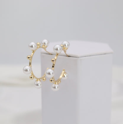 Pearl Accent Gold Hoop Earrings – Classic Mini Hoop Design