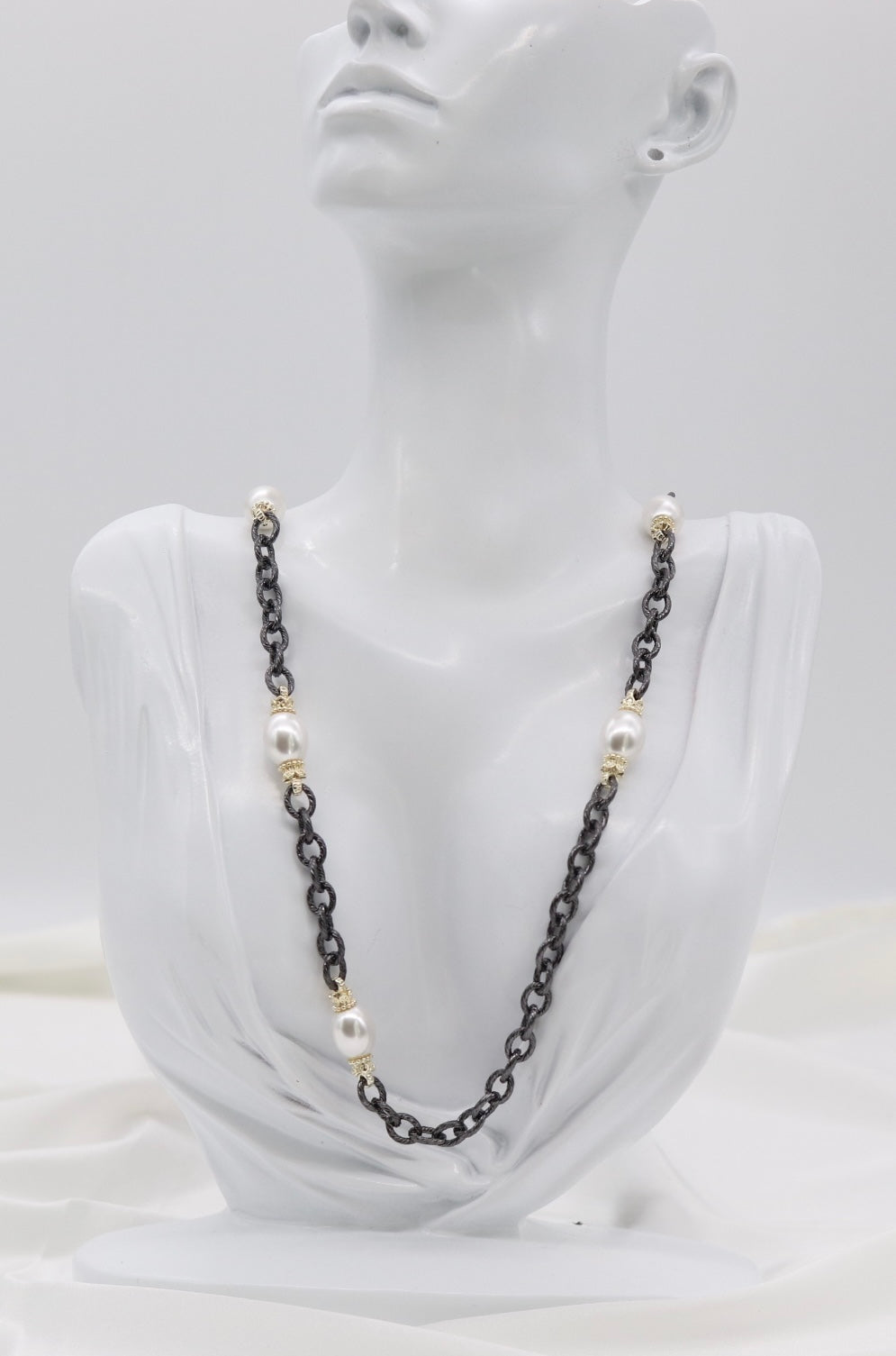Black & Mother-of-Pearl Medallion Station Necklace – Gold Beaded Chain