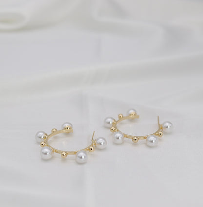Pearl Accent Gold Hoop Earrings – Classic Mini Hoop Design