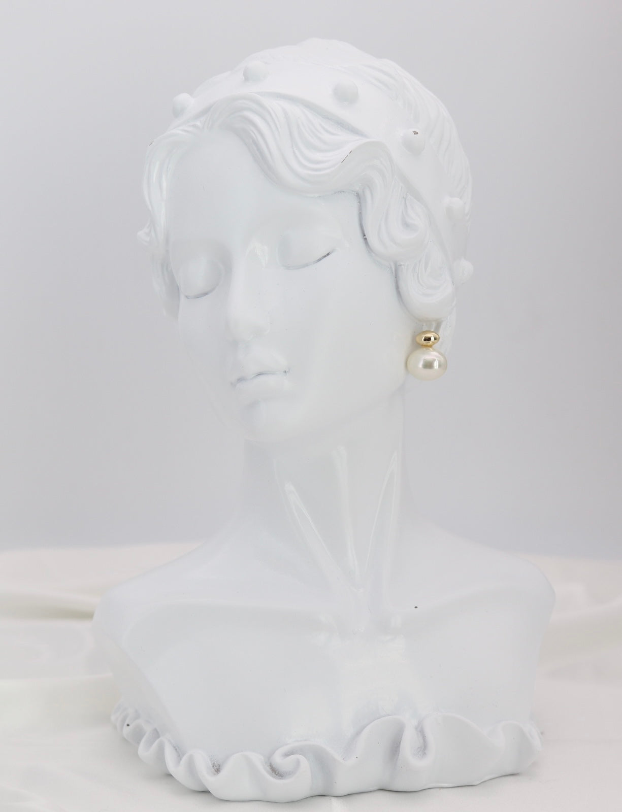 Classic Pearl & Gold Stud Earrings – Minimal Luxe Pearl Drops