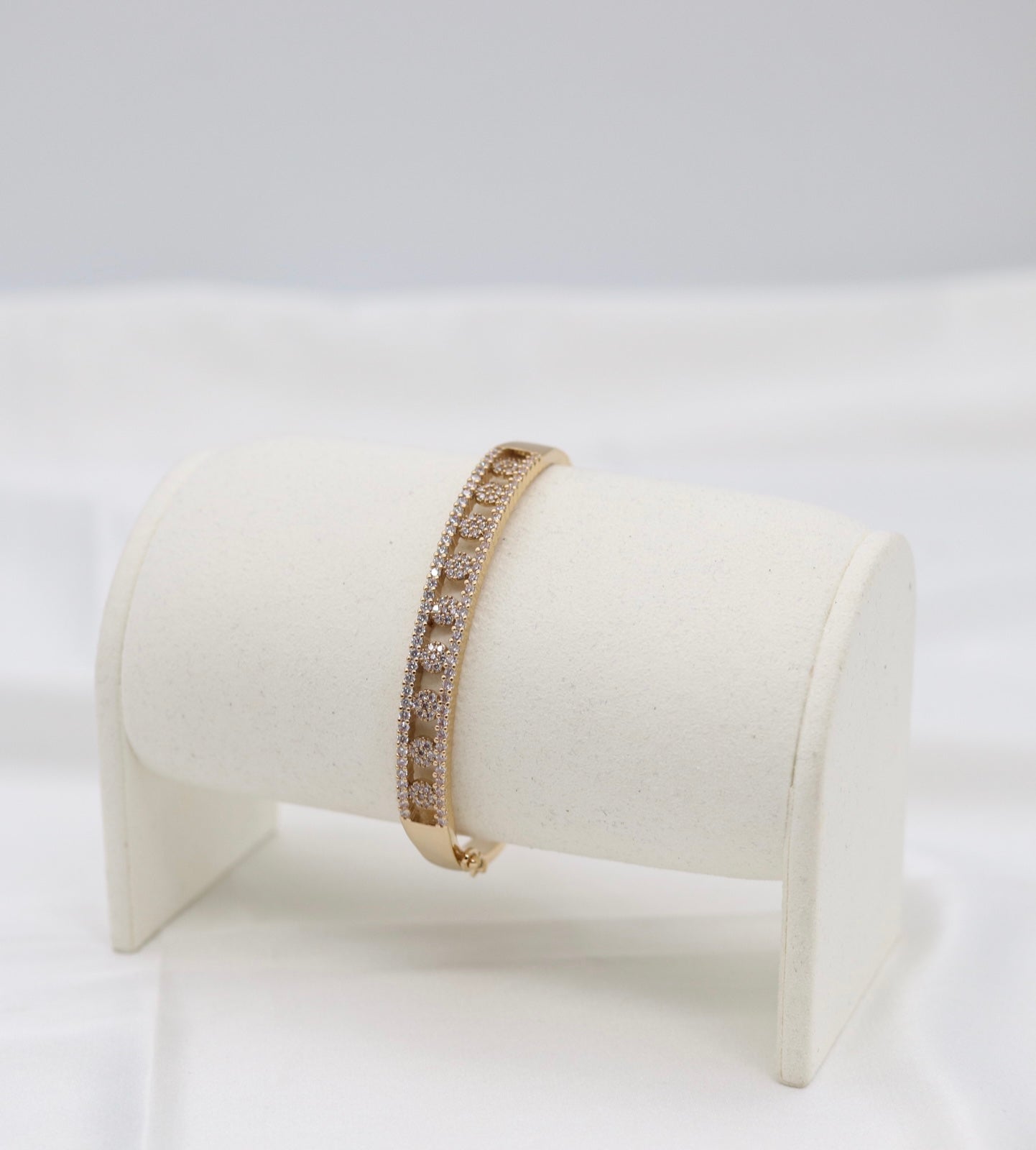 Gold Oval Pavé Link Bangle Bracelet