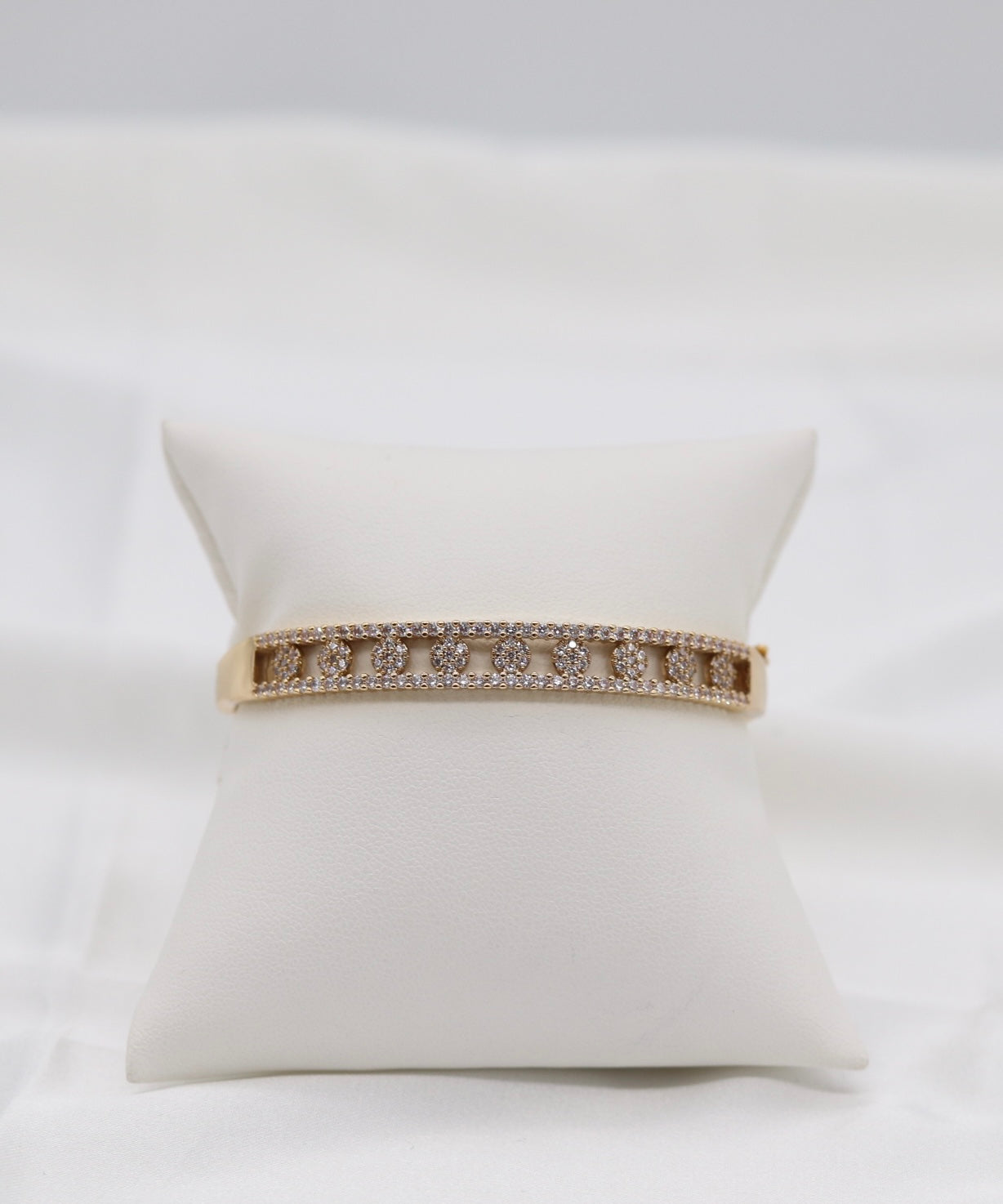 Gold Oval Pavé Link Bangle Bracelet