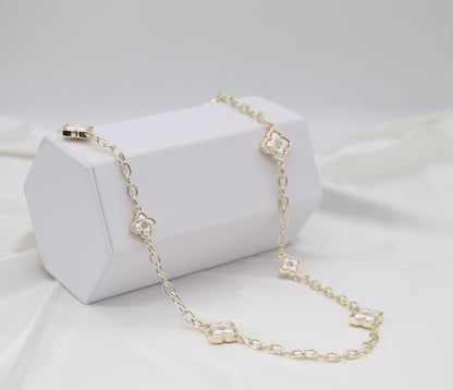 Mother-of-Pearl Clover Station Necklace – Gold Floral Chain