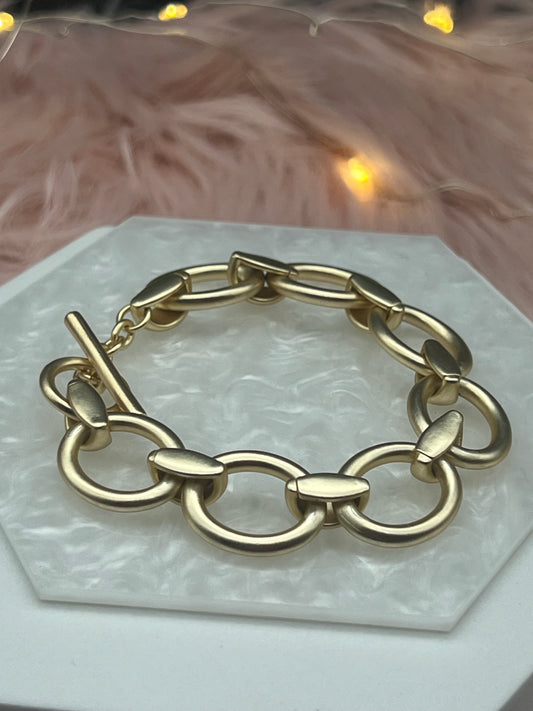 Matte Gold Round Chain Linked Toggle Bracelet