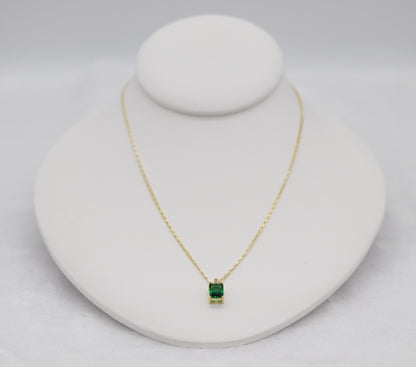 Elegant Gold Chain with Emerald Green Pendant