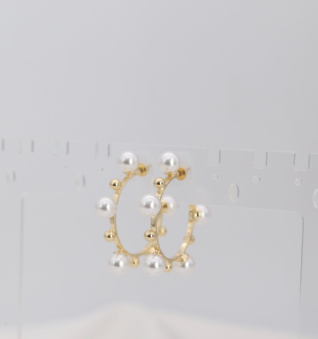 Pearl Accent Gold Hoop Earrings – Classic Mini Hoop Design
