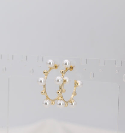 Pearl Accent Gold Hoop Earrings – Classic Mini Hoop Design