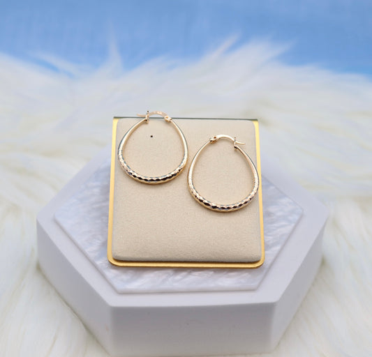 Medium Oval Diamond-Cut Gold Hoop Earrings