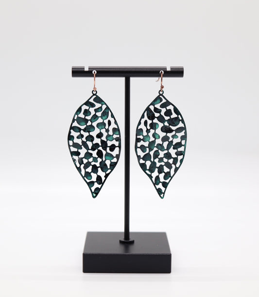 DC - P Cutwork Pointy Leaf Earring