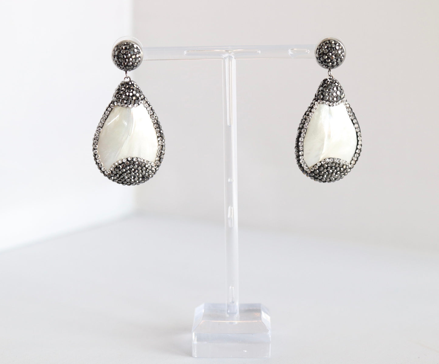 Elegant Women White Pearl Teardrop Earrings