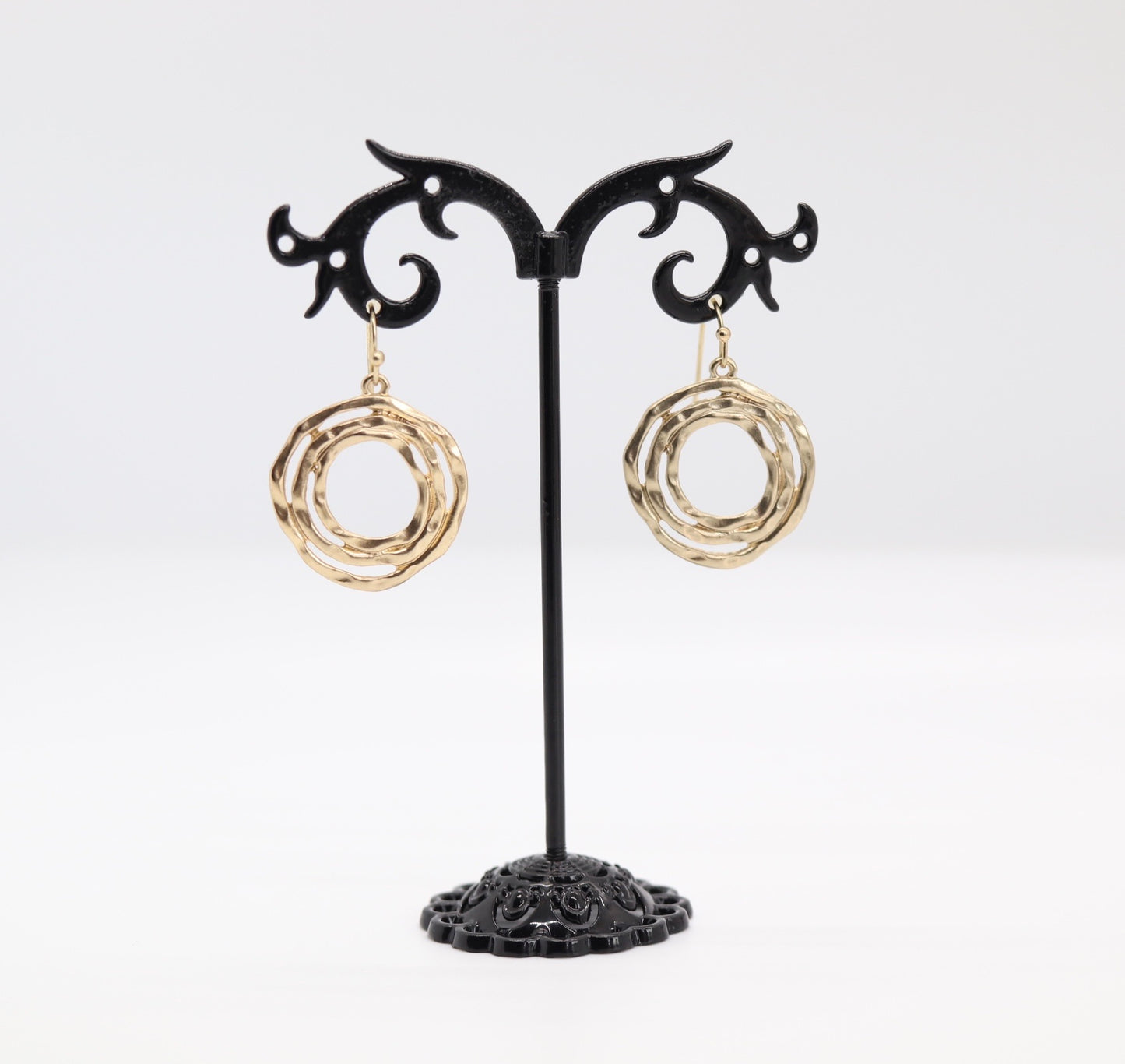 Gold Round Hammered Wire Earring